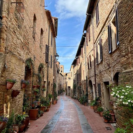 Appartamento Mirella In Centro Storico Казоле-д'Ельса Екстер'єр фото